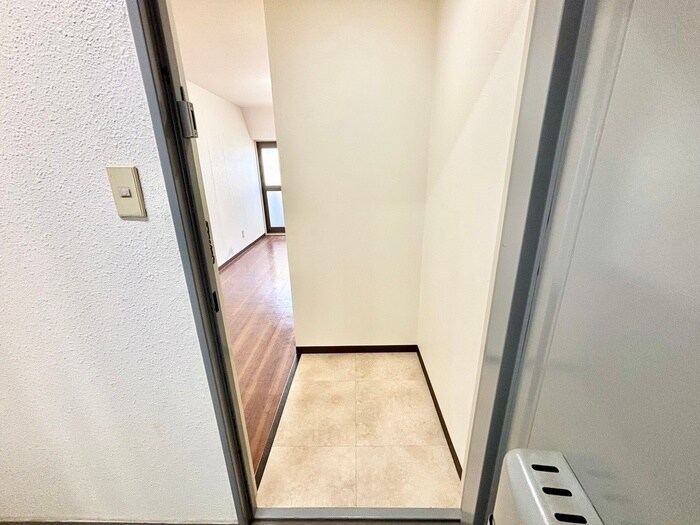 物件内観写真14　(玄関)