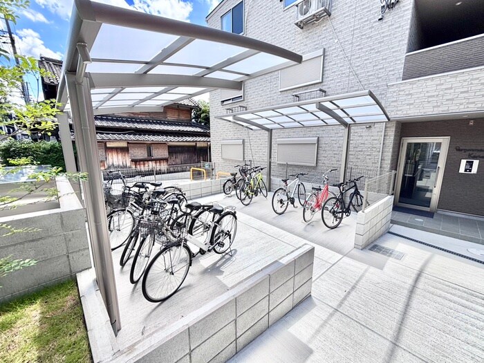 物件外観写真2　(駐輪場)