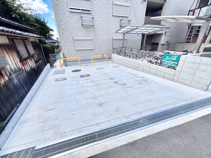 物件外観写真3　(駐車場)