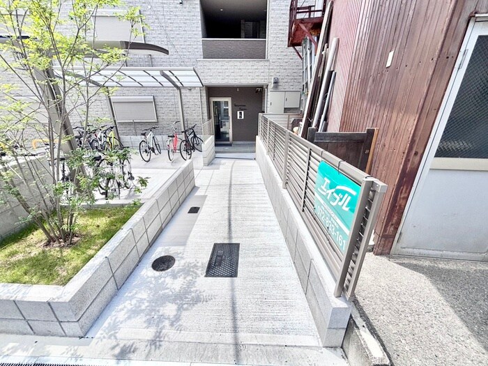 物件外観写真5　(エントランス部分)