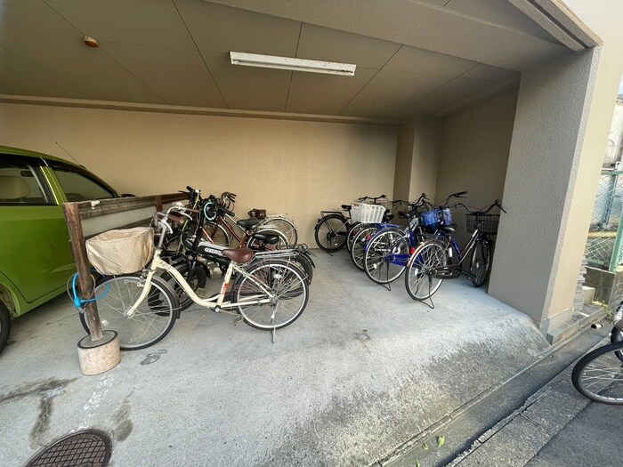 物件外観写真3　(駐輪場)