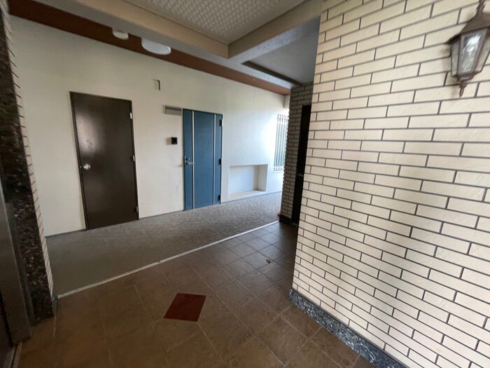 物件外観写真4　(エントランス部分)