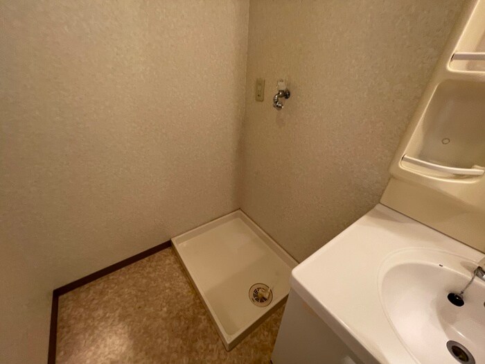 物件内観写真15　(洗濯機置場)