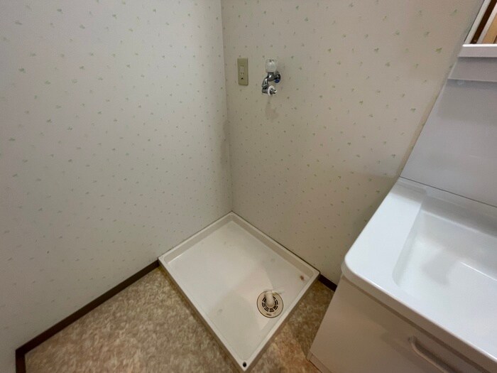 物件内観写真15　(洗濯機置場)