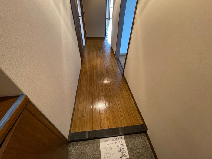 物件内観写真17　(玄関)