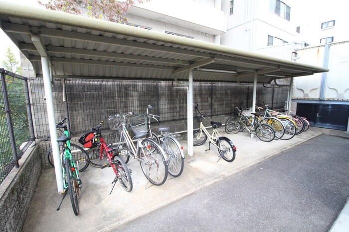 物件外観写真4　(駐輪場)