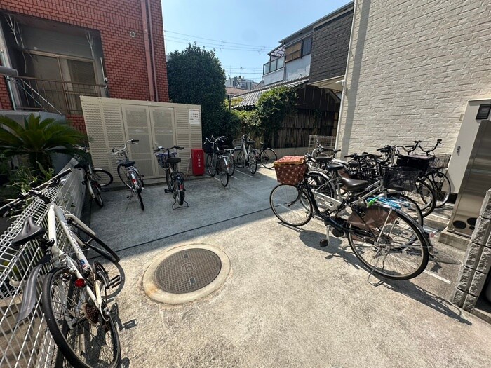 物件外観写真5　(駐輪場)