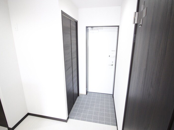 物件内観写真13　(玄関)