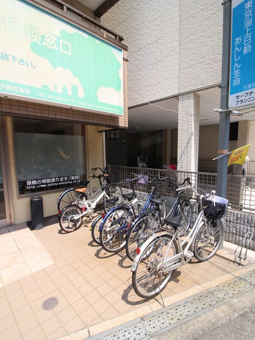 物件外観写真3　(駐輪場)