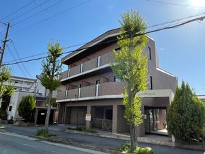 カ－サフェリス外観写真