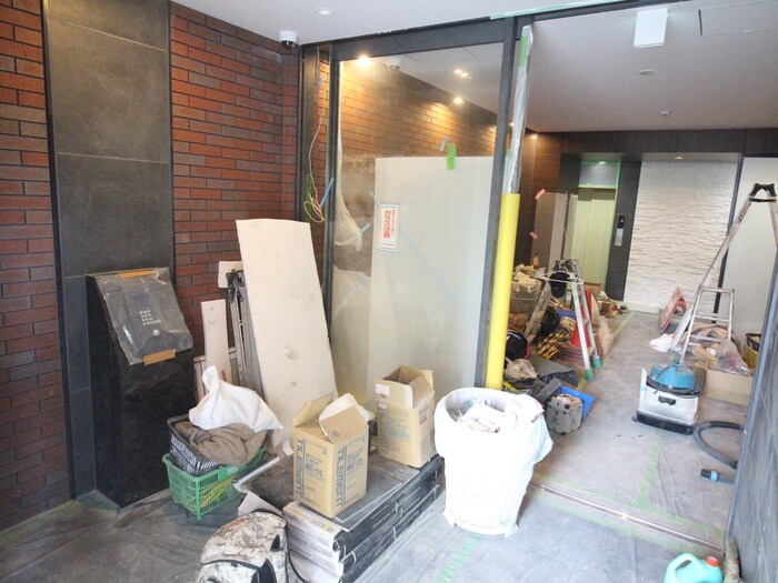 物件外観写真3　(エントランス部分)