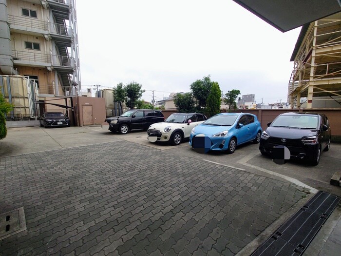 物件外観写真4　(駐車場)