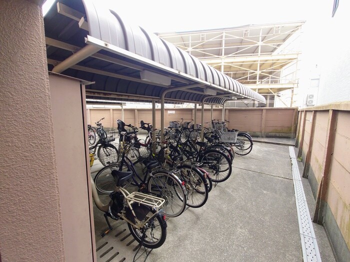 物件外観写真5　(駐輪場)