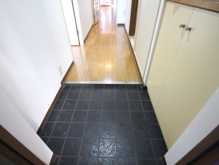 物件内観写真13　(玄関)