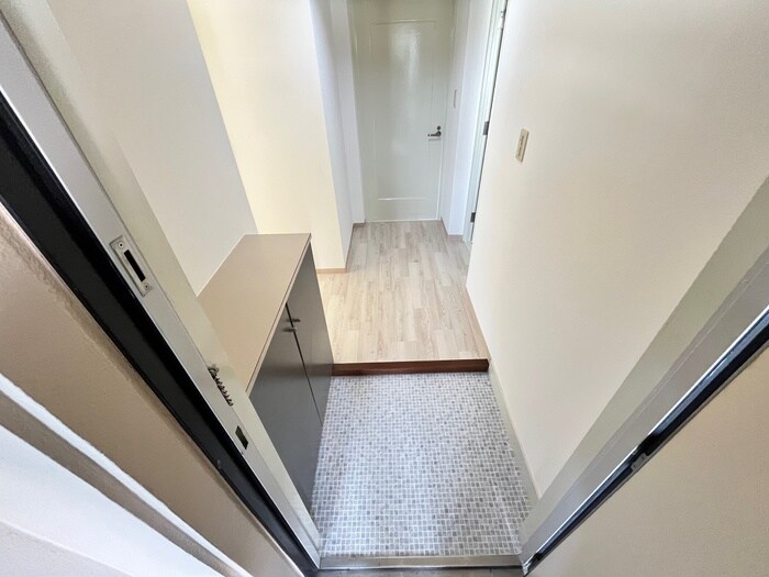 物件内観写真16　(玄関)