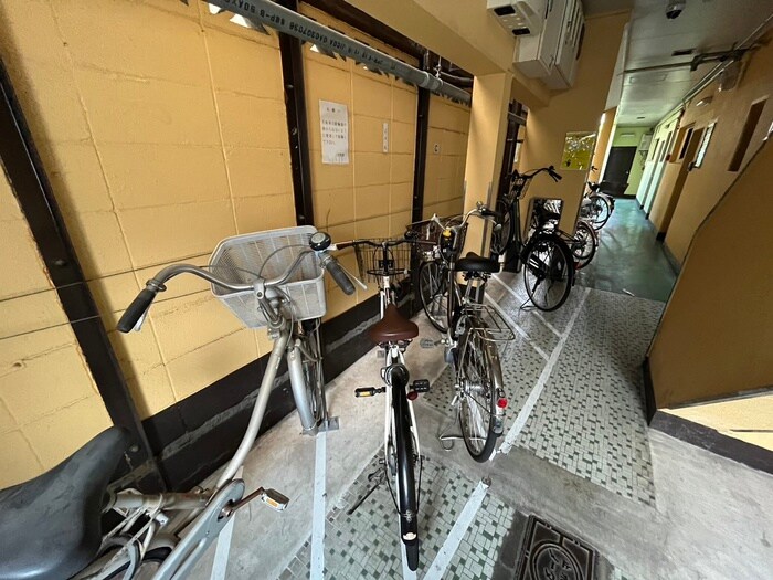 物件外観写真5　(駐輪場)