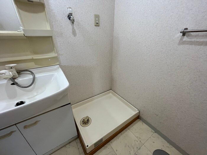 物件内観写真8　(洗濯機置場)