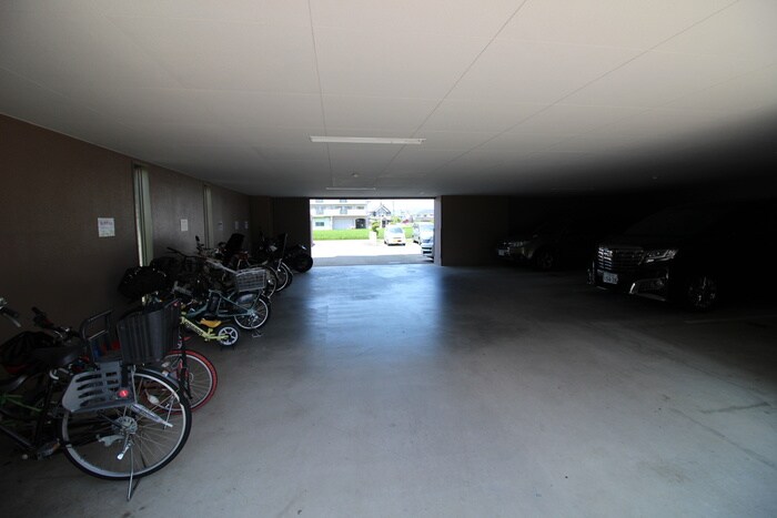 物件外観写真4　(駐輪場)