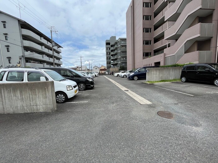 物件外観写真6　(駐車場)