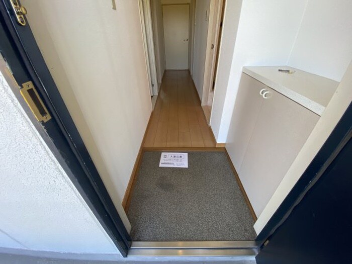 物件内観写真12　(玄関)