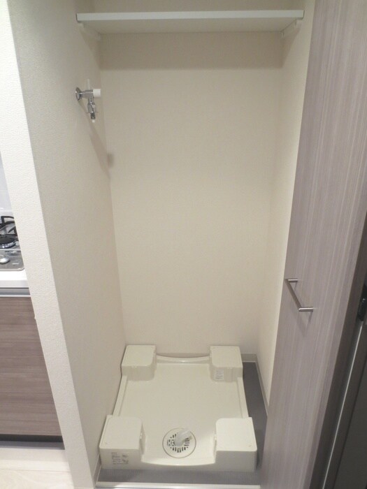 物件内観写真10　(洗濯機置場)