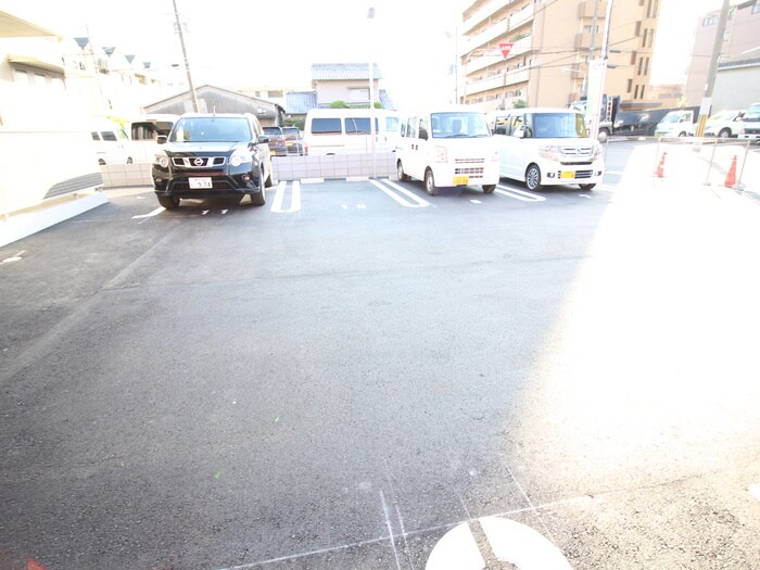 物件外観写真5　(駐車場)