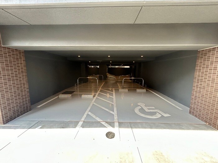 物件外観写真4　(駐車場)