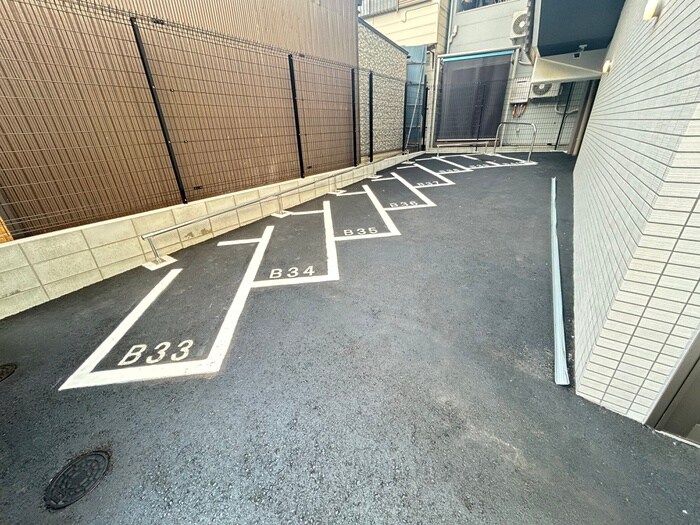 物件外観写真5　(バイク置き場)