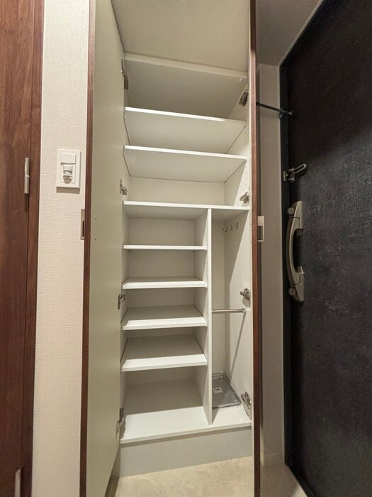 物件内観写真18　(玄関)