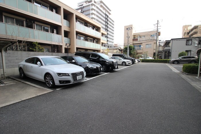 物件外観写真3　(駐車場)