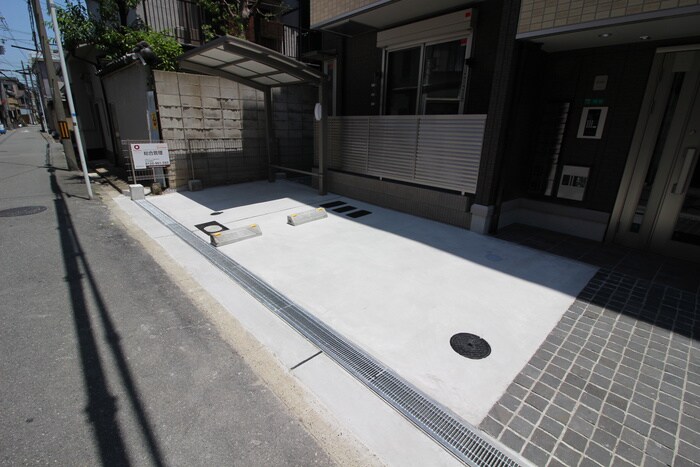 物件外観写真3　(駐車場)