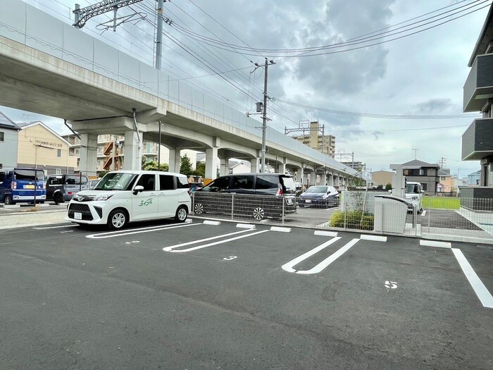 物件外観写真3　(駐車場)
