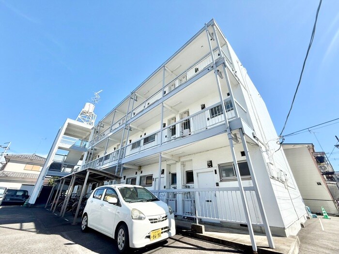 西川マンションの物件外観写真