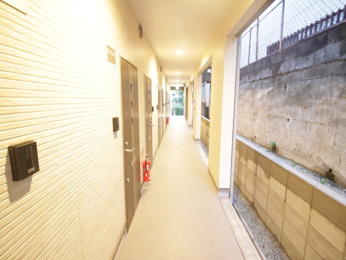 物件外観写真5　(エントランス部分)