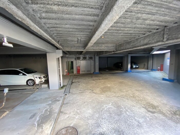 物件外観写真4　(駐車場)