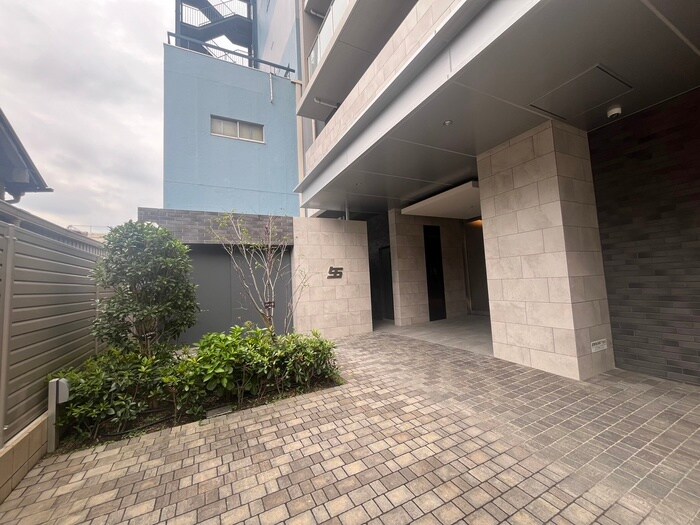 物件外観写真5　(エントランス部分)