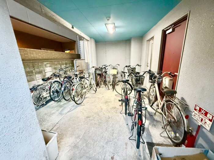 物件外観写真3　(駐輪場)