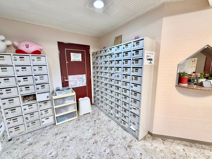 物件外観写真6　(エントランス部分)