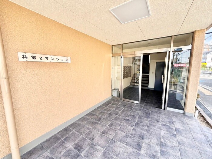 物件外観写真5　(エントランス部分)