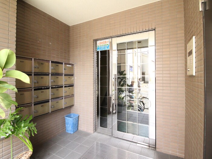 物件外観写真5　(エントランス部分)