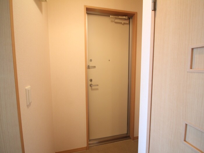 物件内観写真15　(玄関)