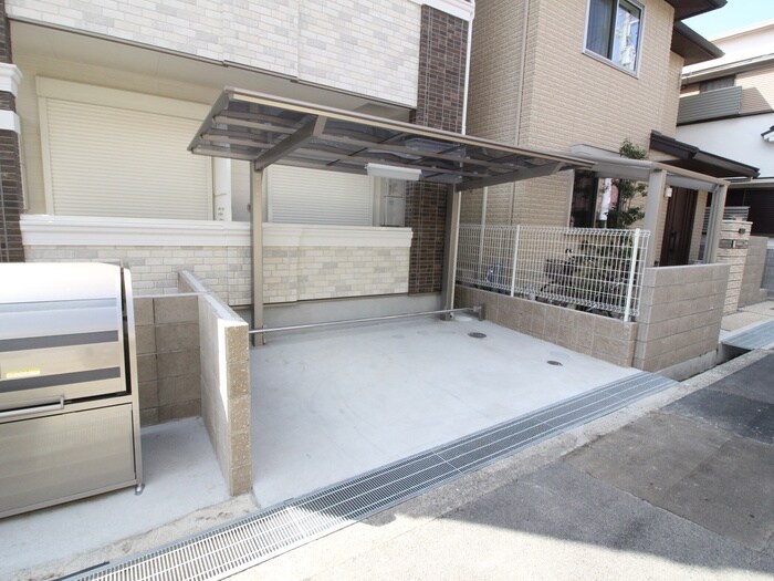 物件外観写真5　(駐輪場)