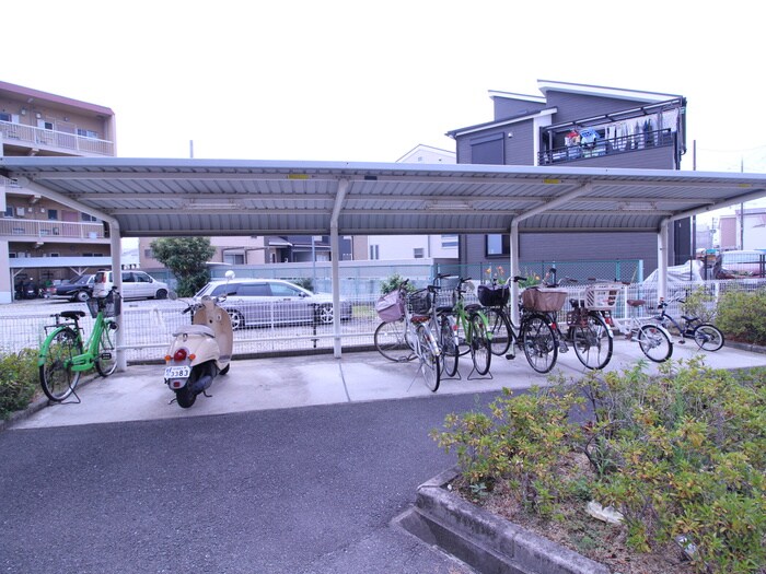 物件外観写真2　(駐輪場)