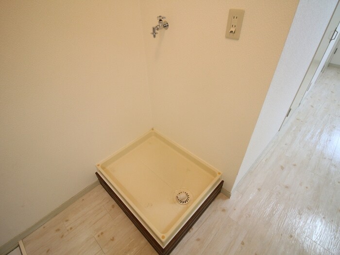 物件内観写真11　(洗濯機置場)