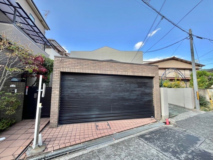 物件外観写真3　(駐車場)