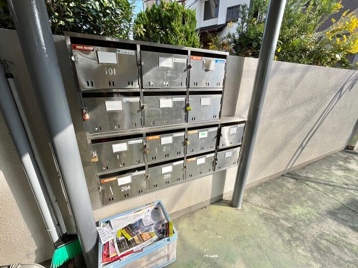 物件外観写真4　(エントランス部分)