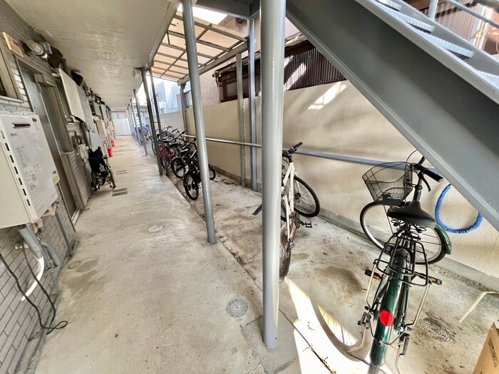 物件外観写真6　(駐輪場)