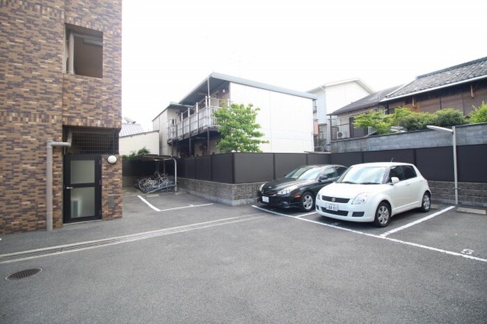 物件外観写真4　(駐車場)