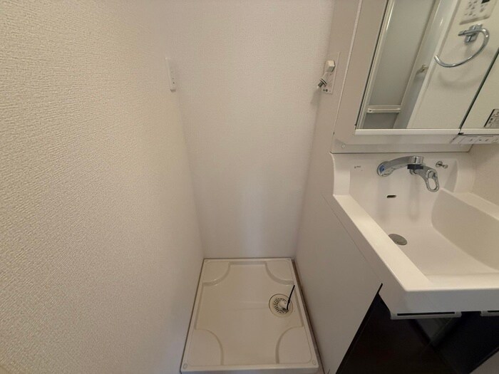 物件内観写真16　(洗濯機置場)