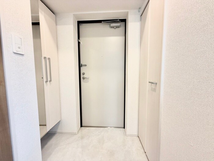物件内観写真17　(玄関)